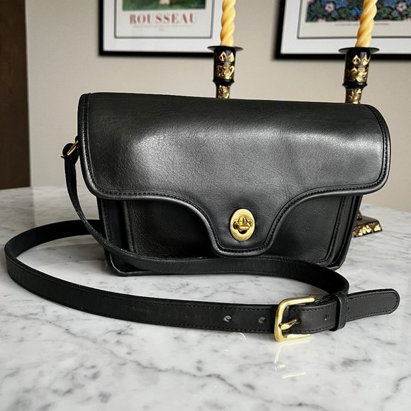 Elegant Black Leather Shoulder Bag - Picture 1 of 16